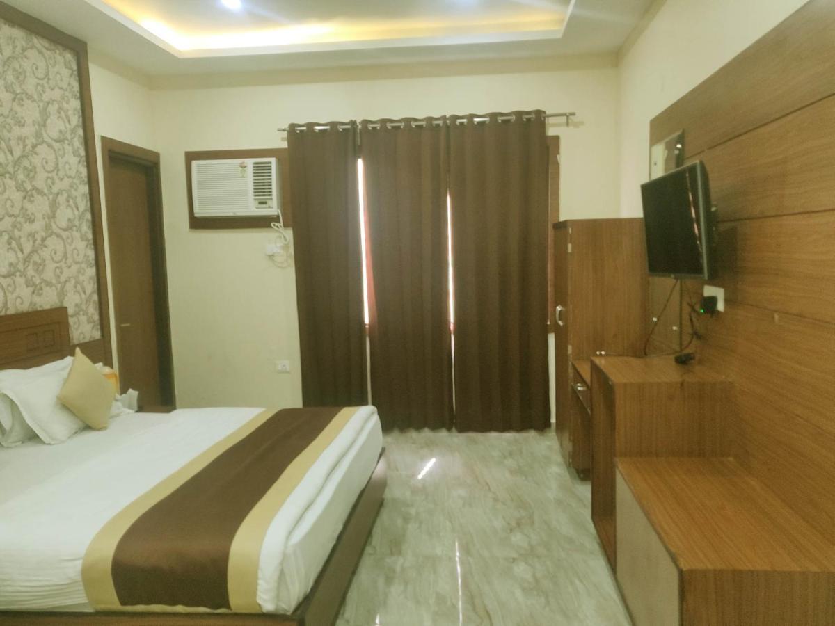 Hotel The Vaishno Devi Hills Катра Екстериор снимка
