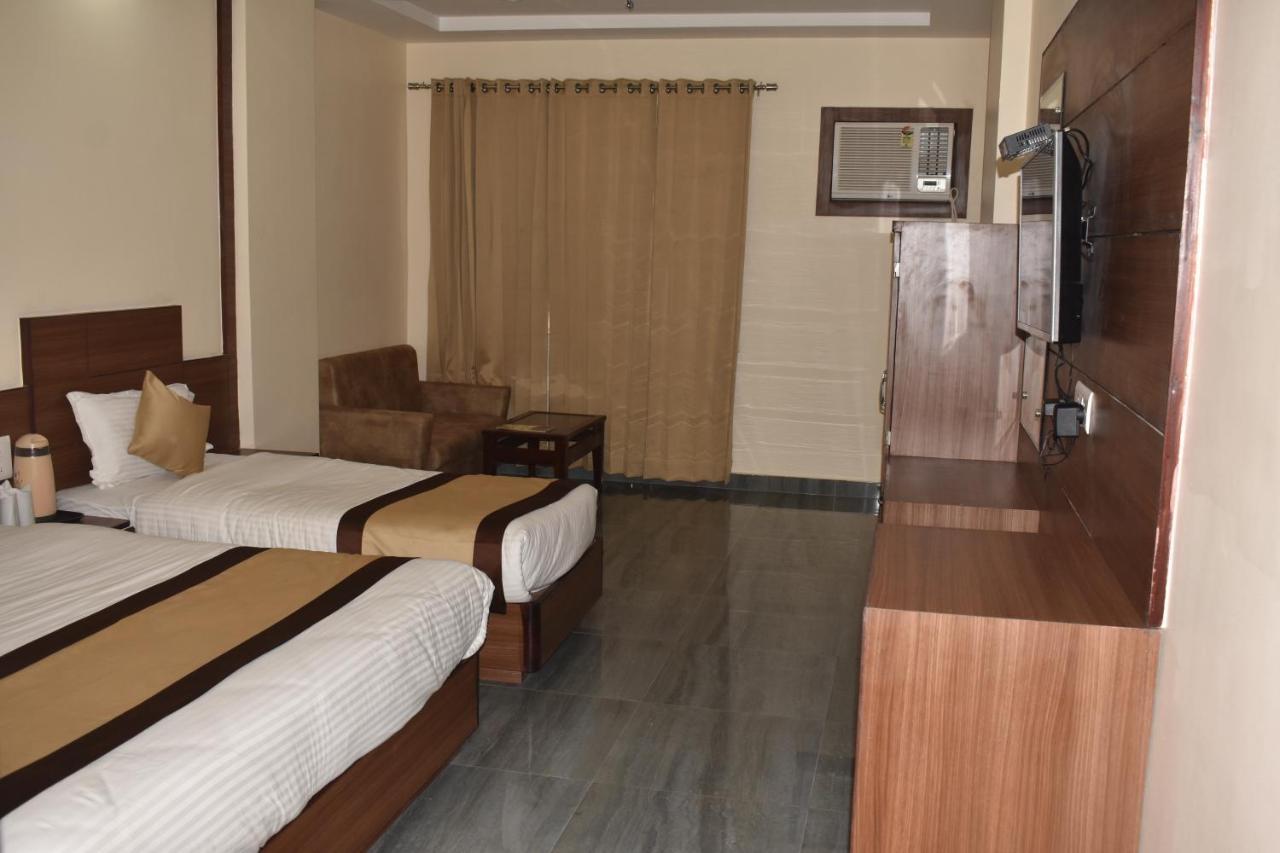 Hotel The Vaishno Devi Hills Катра Екстериор снимка